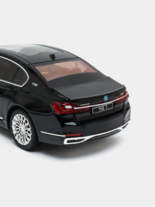 BMW 7 Series 1:24 Diecast Model Car – Metal Collectible with LED Lights & Engine Sound
